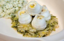 Garfish fillets with leek and garlic sauce